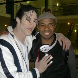 Avec Jouwell El Hadj (Danseur de la tournée Thriller Live French Tour 2012).