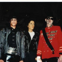 Avec la statue la première statue de Michael Jackson au Musée Grévin et King of House